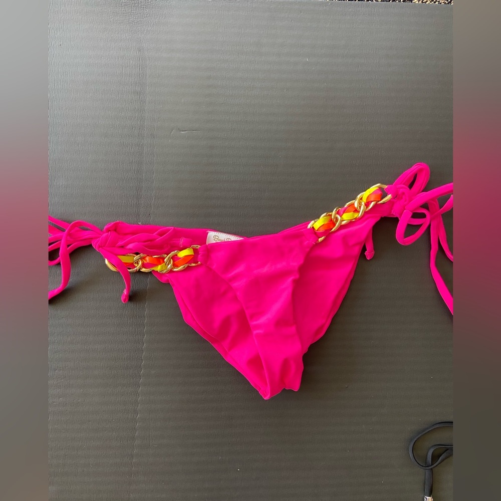 Beach bunny scrunch butt bikini bottom